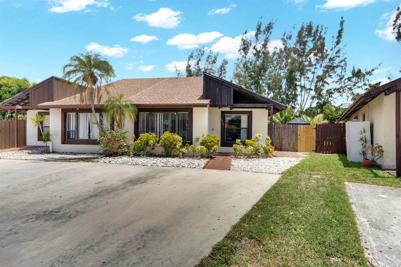 3768 Mil Lake Court, FL 33463 photo 2