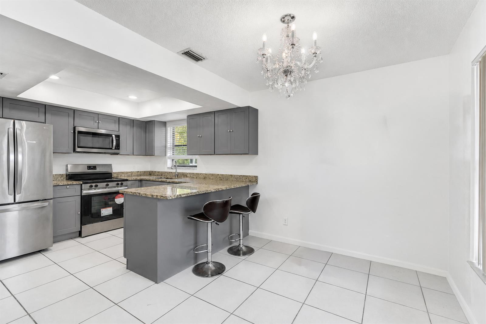 3768 Mil Lake Court, FL 33463 photo 4