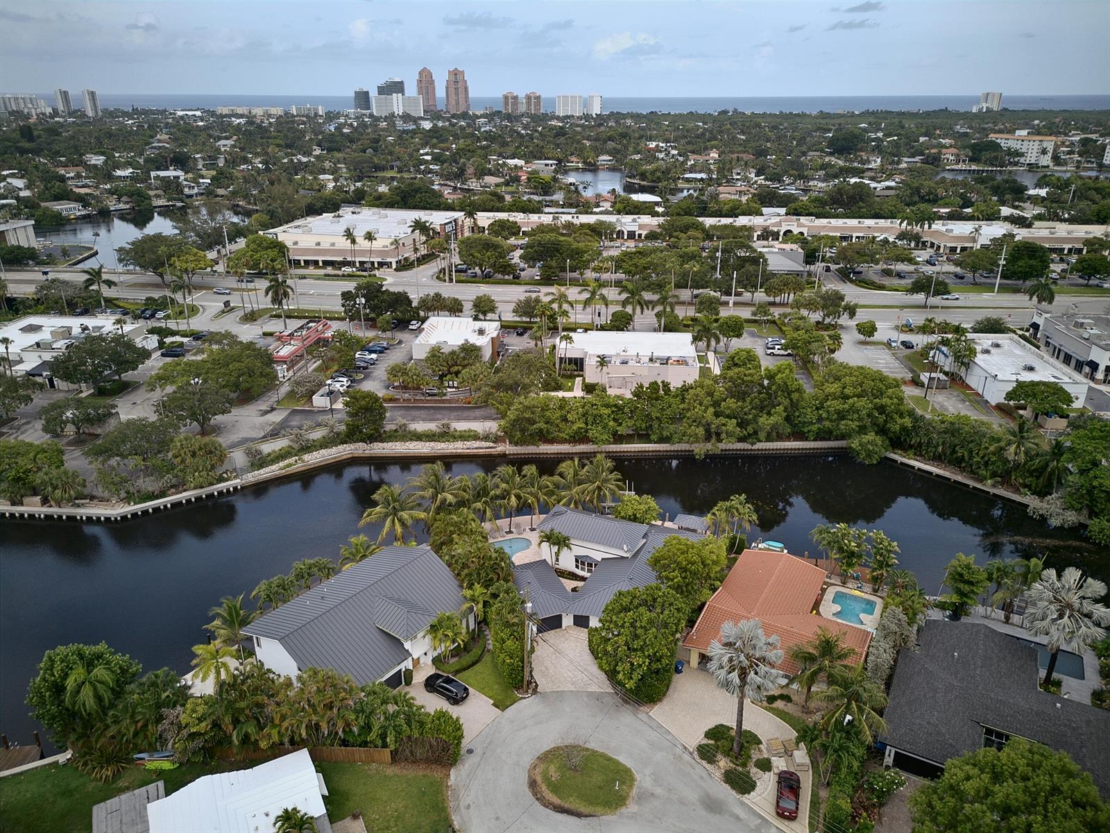2056 NE 21st Court, Wilton Manors FL 33305 photo 2