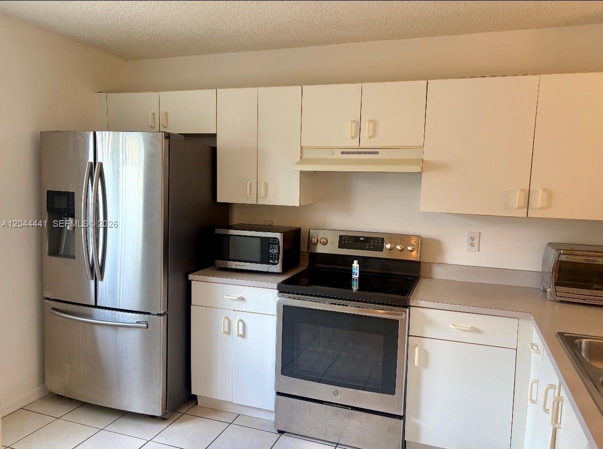829 NW 208th Way, Pembroke Pines FL 33029 photo 3