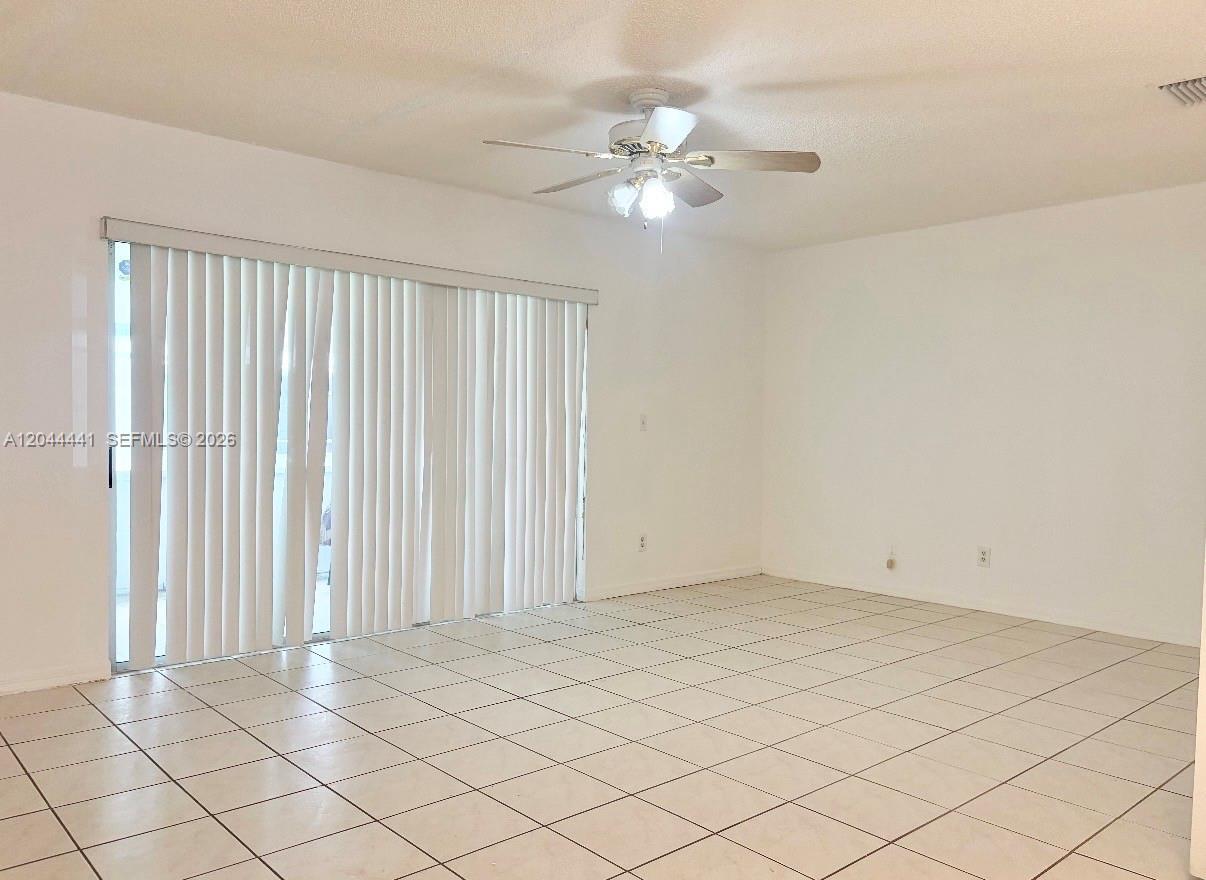 829 NW 208th Way, Pembroke Pines FL 33029 photo 4