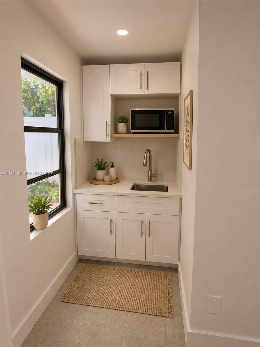 North Miami Beach, FL 33162 photo 2