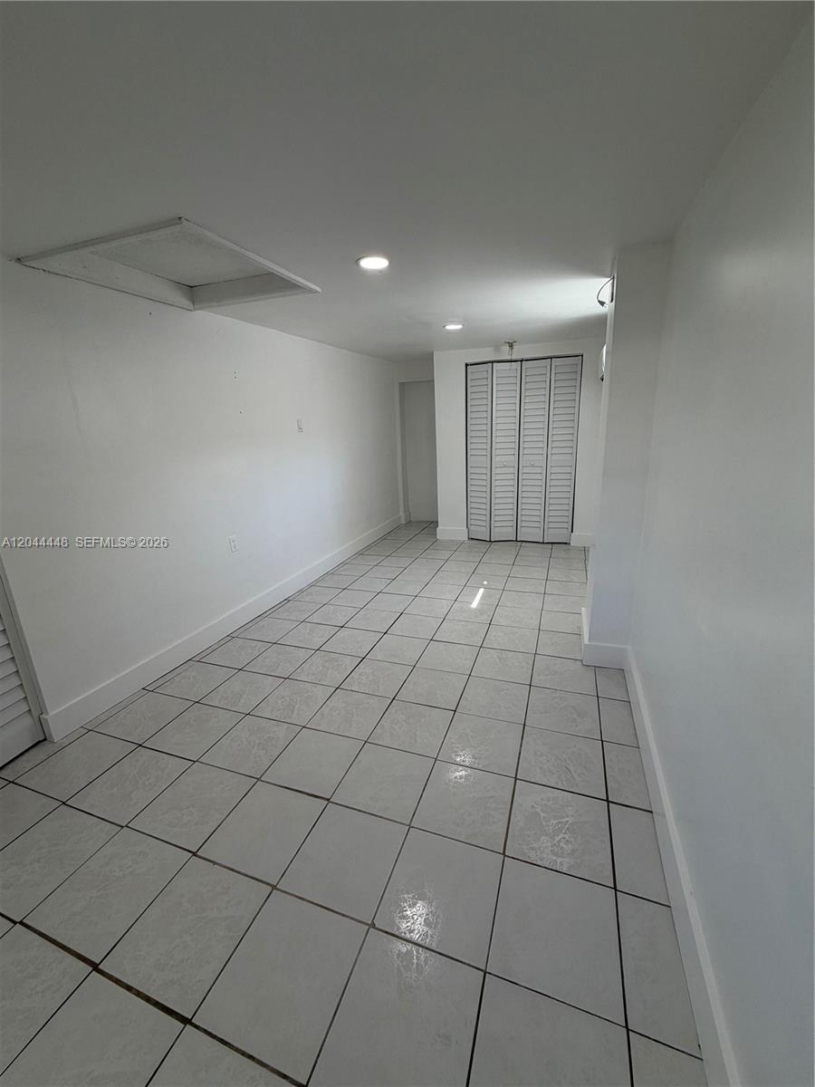 North Miami Beach, FL 33162 photo 3