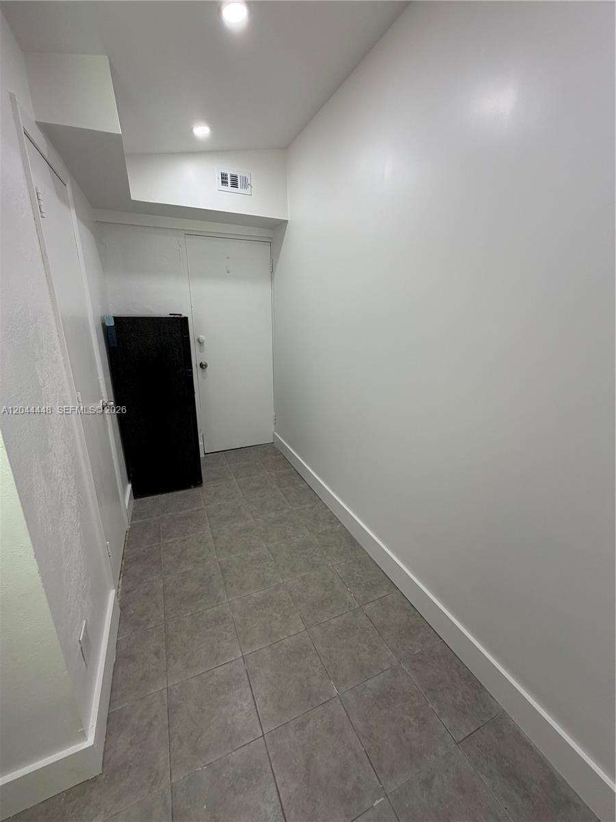 North Miami Beach, FL 33162 photo 5