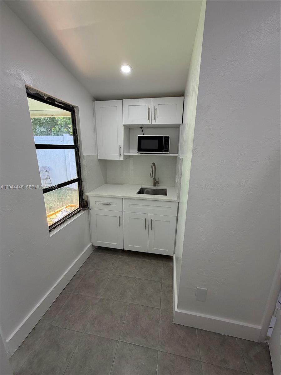 North Miami Beach, FL 33162 photo 4