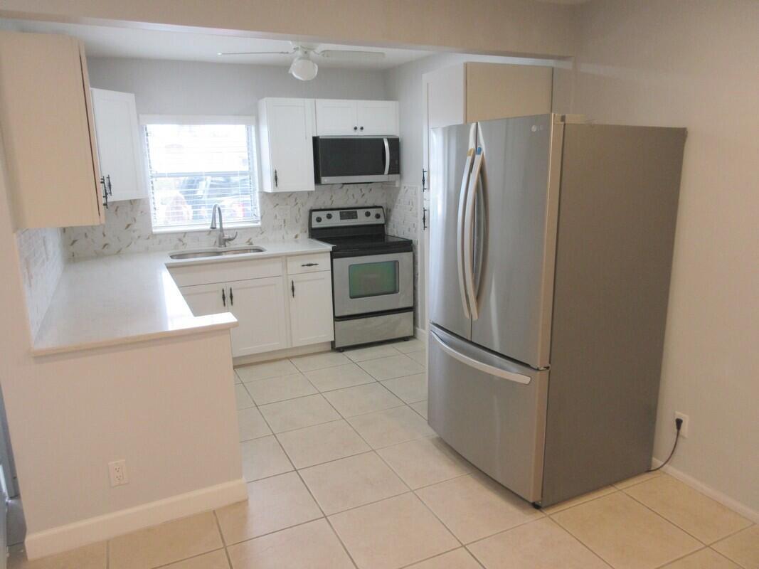 2572 Emory Drive E # J, West Palm Beach FL 33415 photo 2
