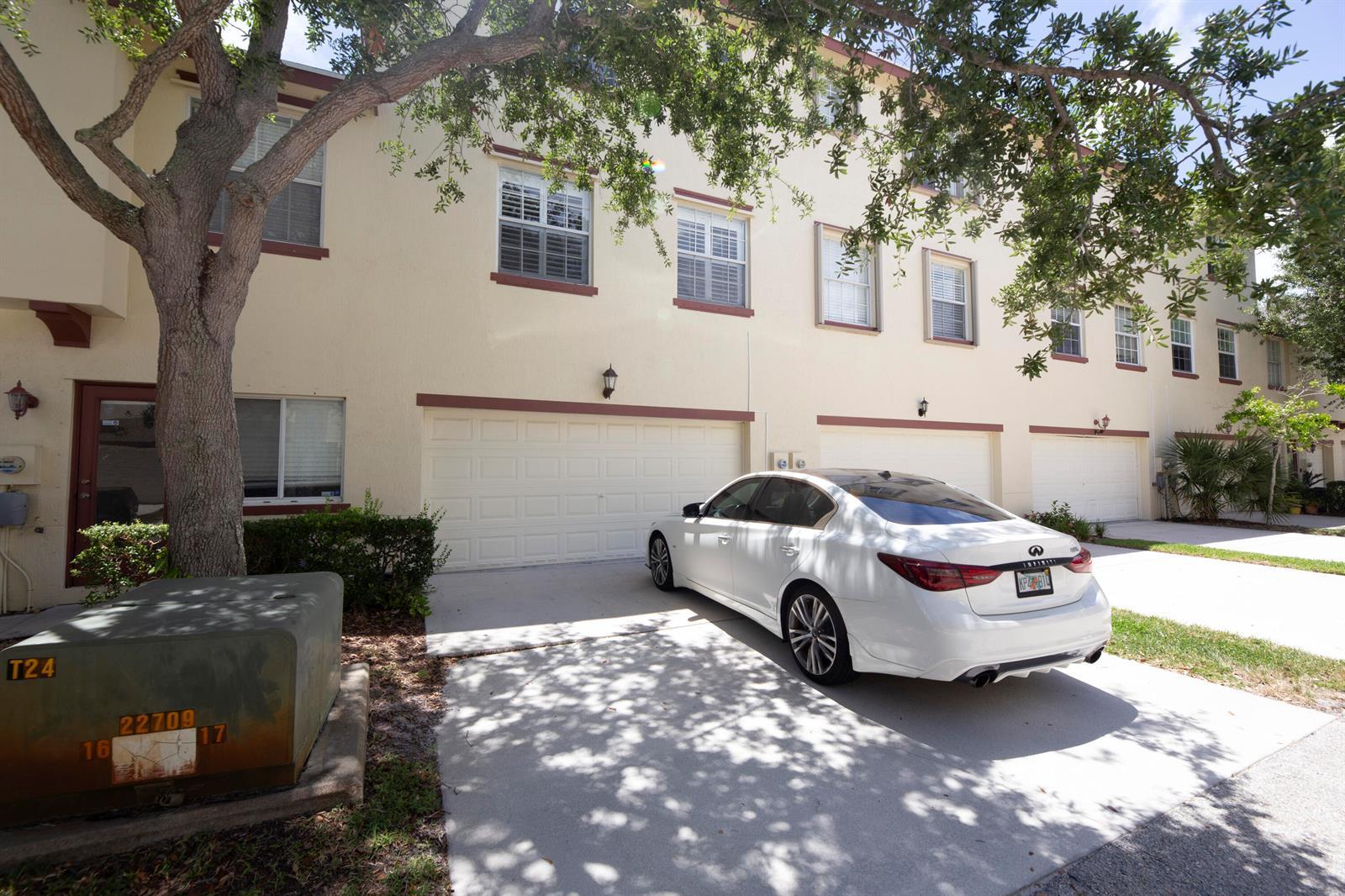 1890 SE Interlachen Drive, Port St. Lucie FL 34952 photo 3