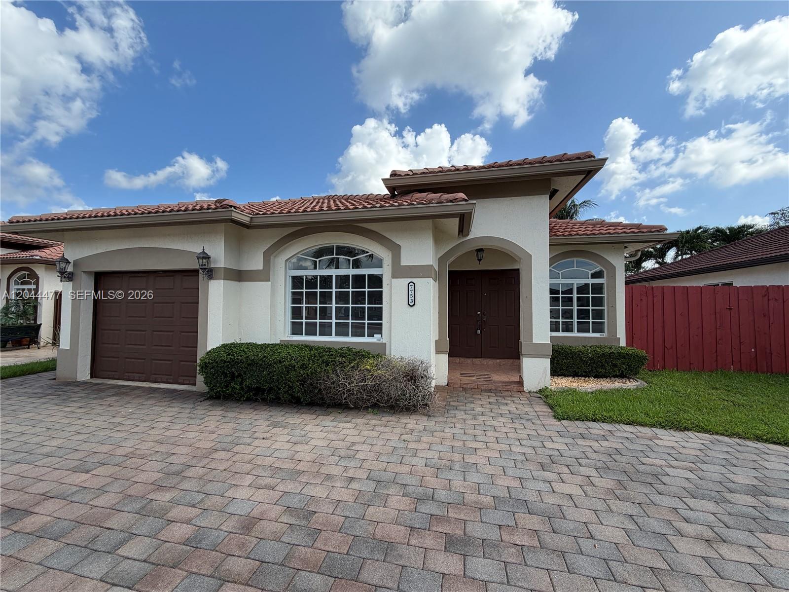 7753 NW 201st Ter, Hialeah FL 33015 photo 4