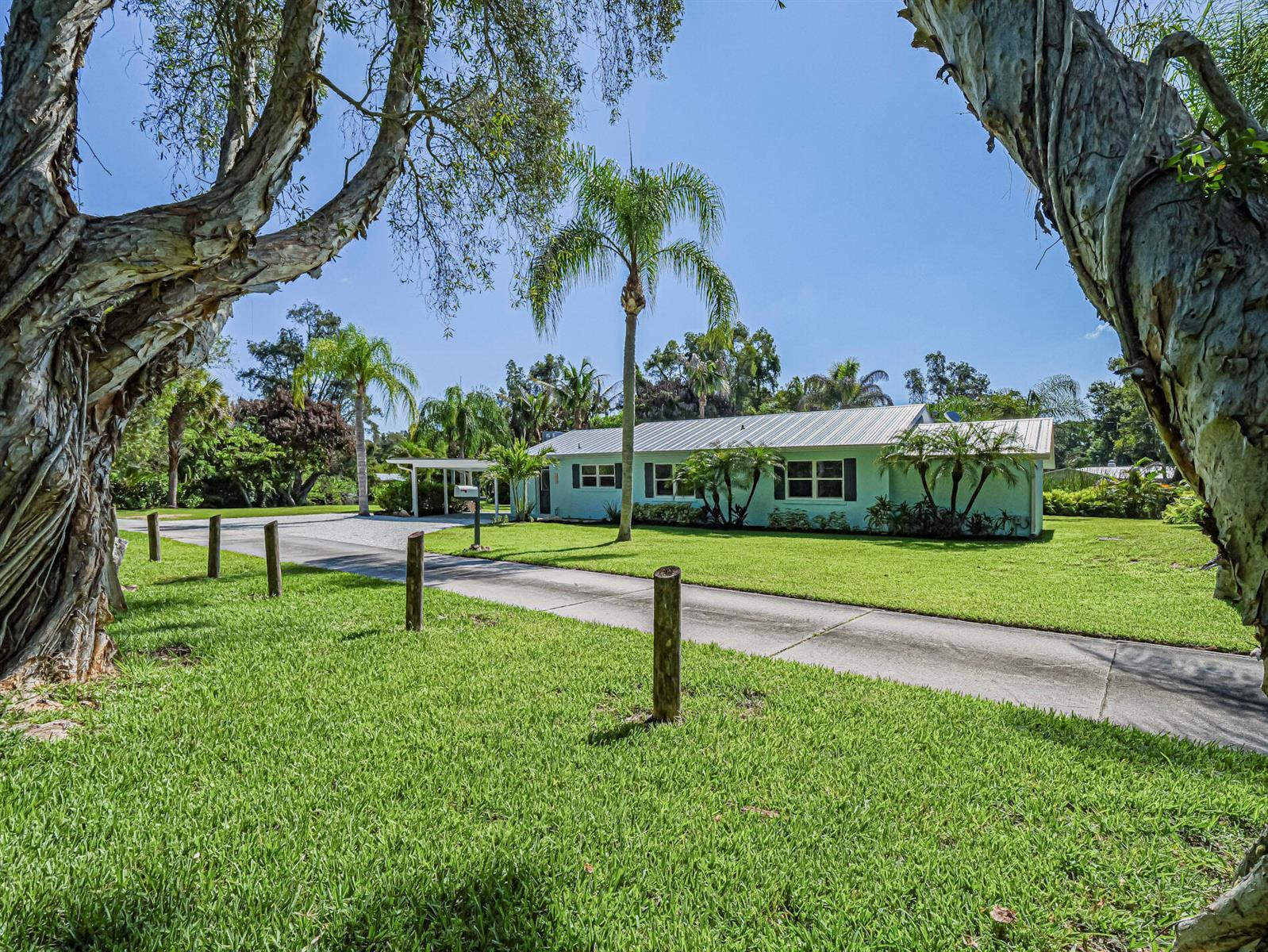 450 28th Court, Vero Beach FL 32968 photo 2