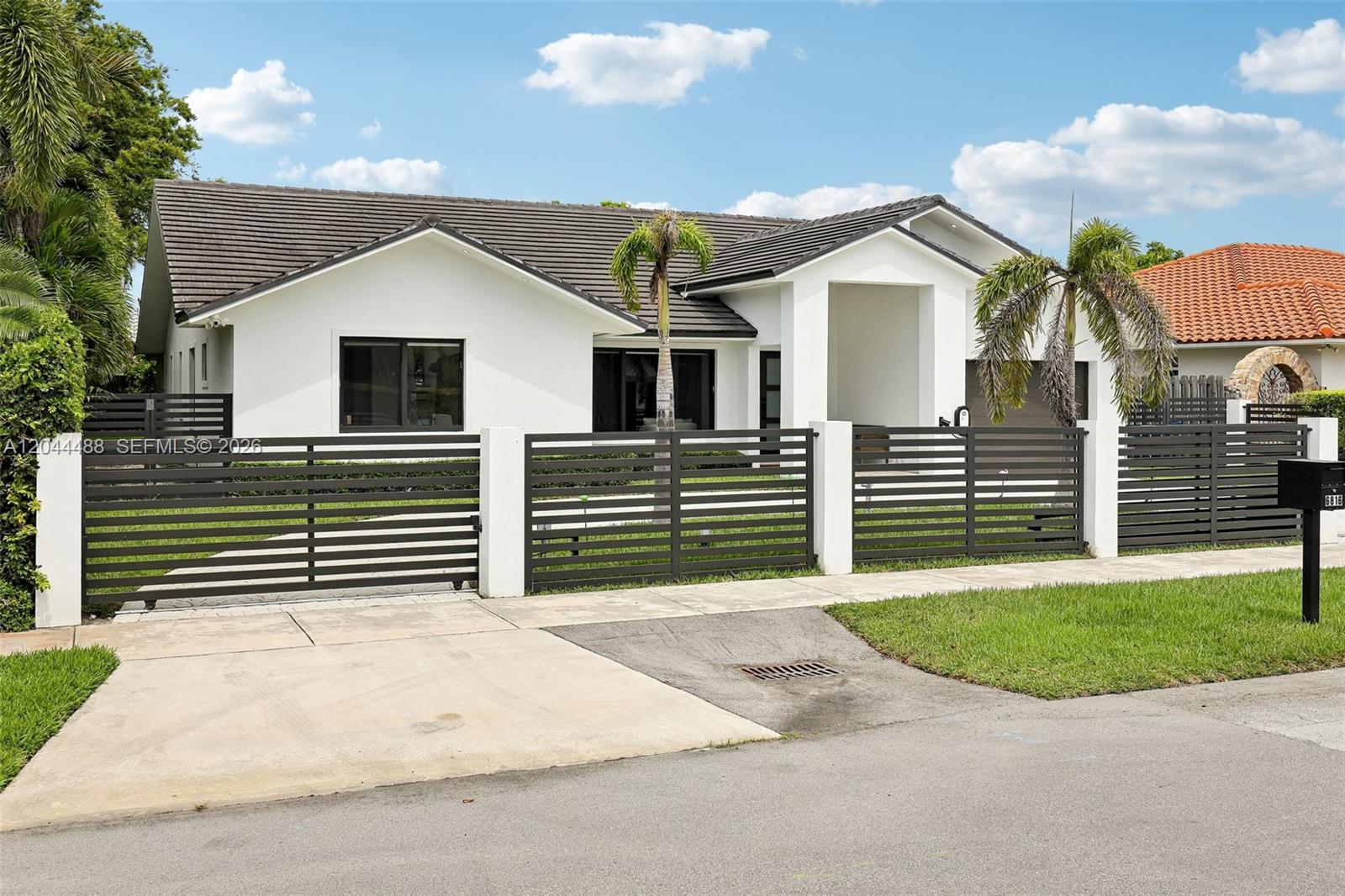 6816 SW 89th Ct, Miami FL 33173 photo 2