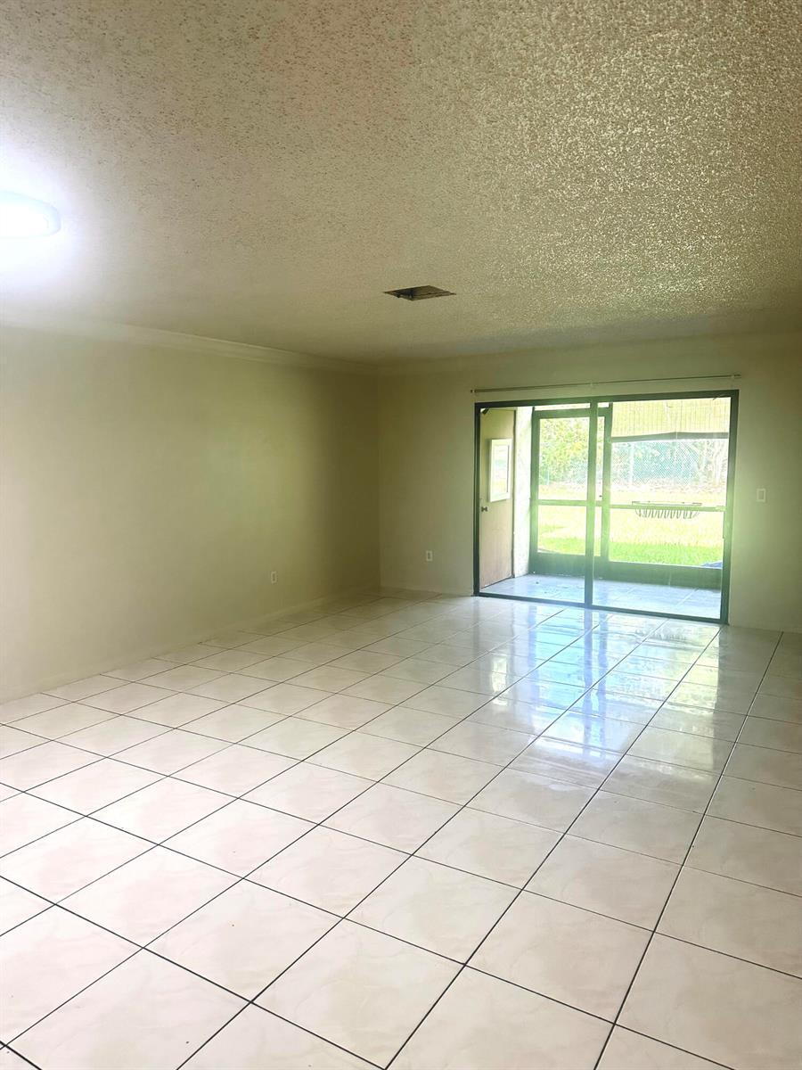 405 Lakeview Drive E, Royal Palm Beach FL 33411 photo 3