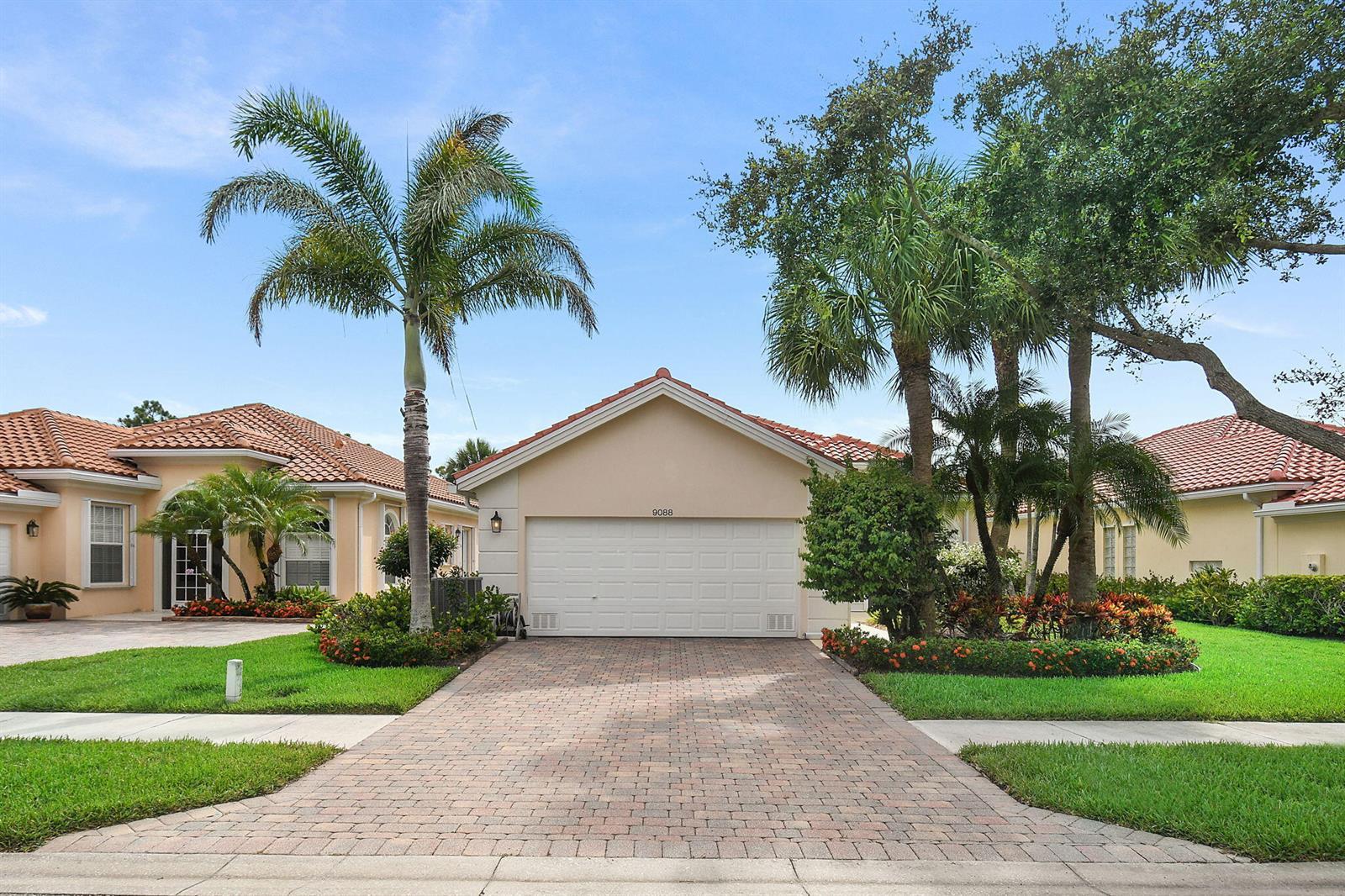 9088 SE La Creek Court, Hobe Sound FL 33455 photo 2