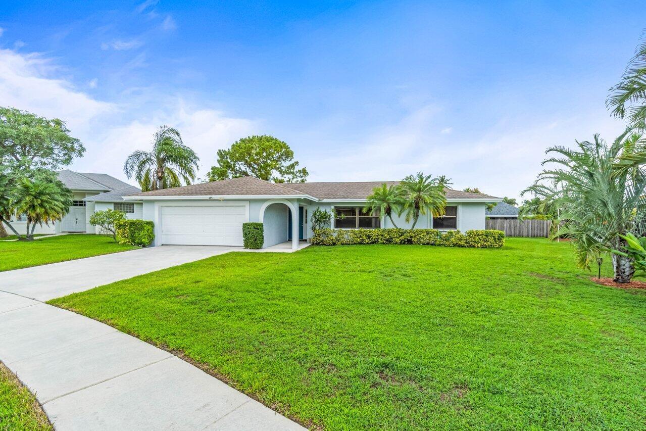 1849 Tulip Lane, Wellington FL 33414 photo 2
