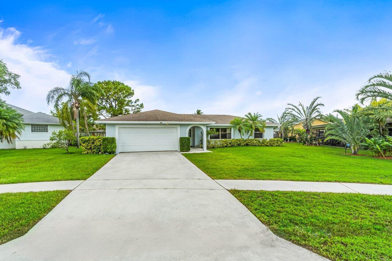 1849 Tulip Lane, Wellington FL 33414 photo 3