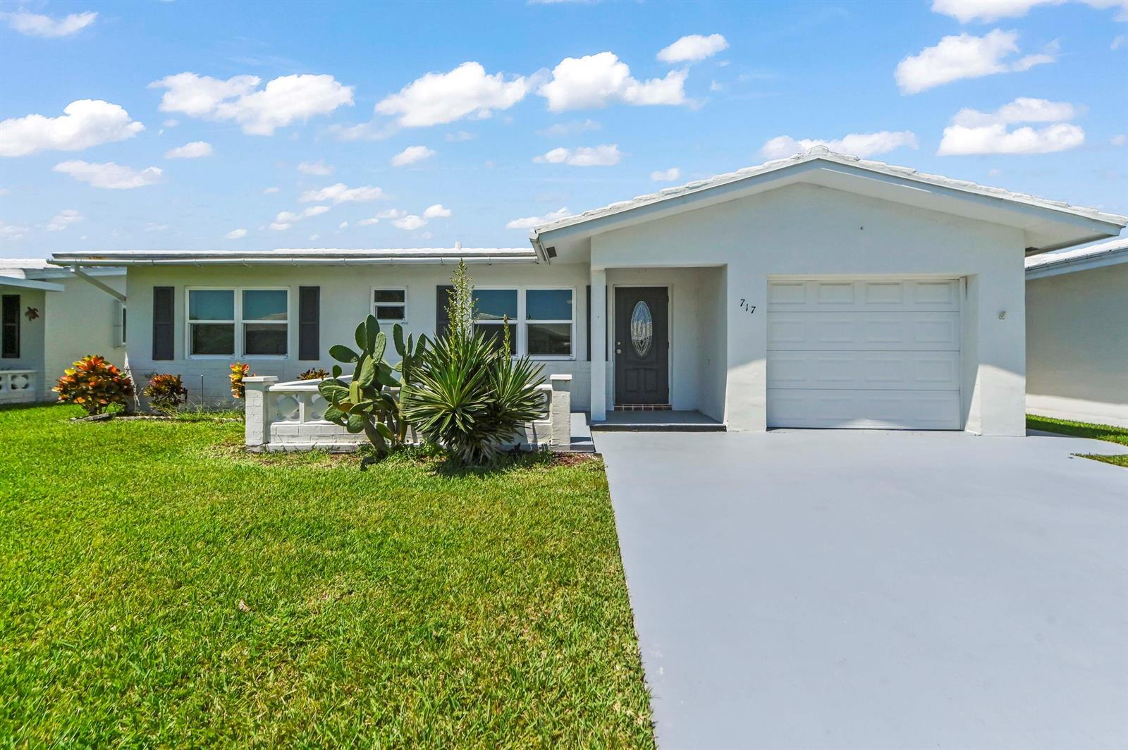 717 SW 16th Street, Boynton Beach FL 33426