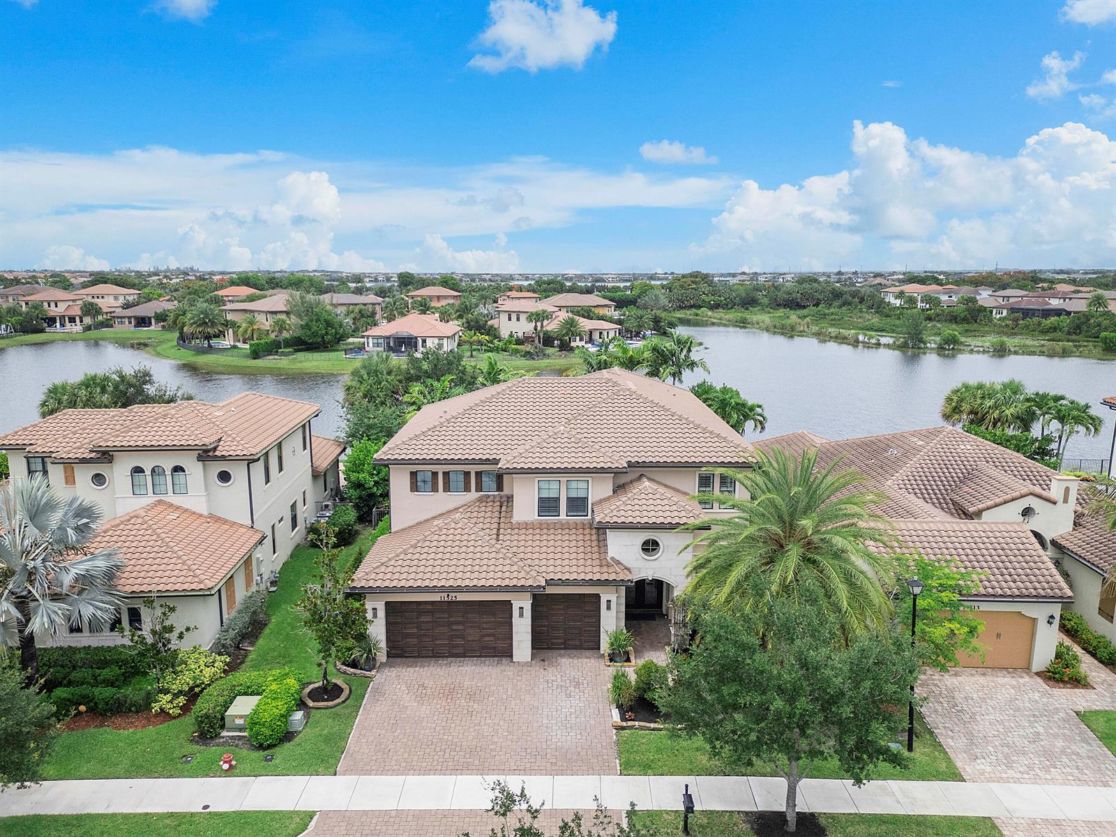 11525 NW 81st Place, Parkland FL 33076 photo 2