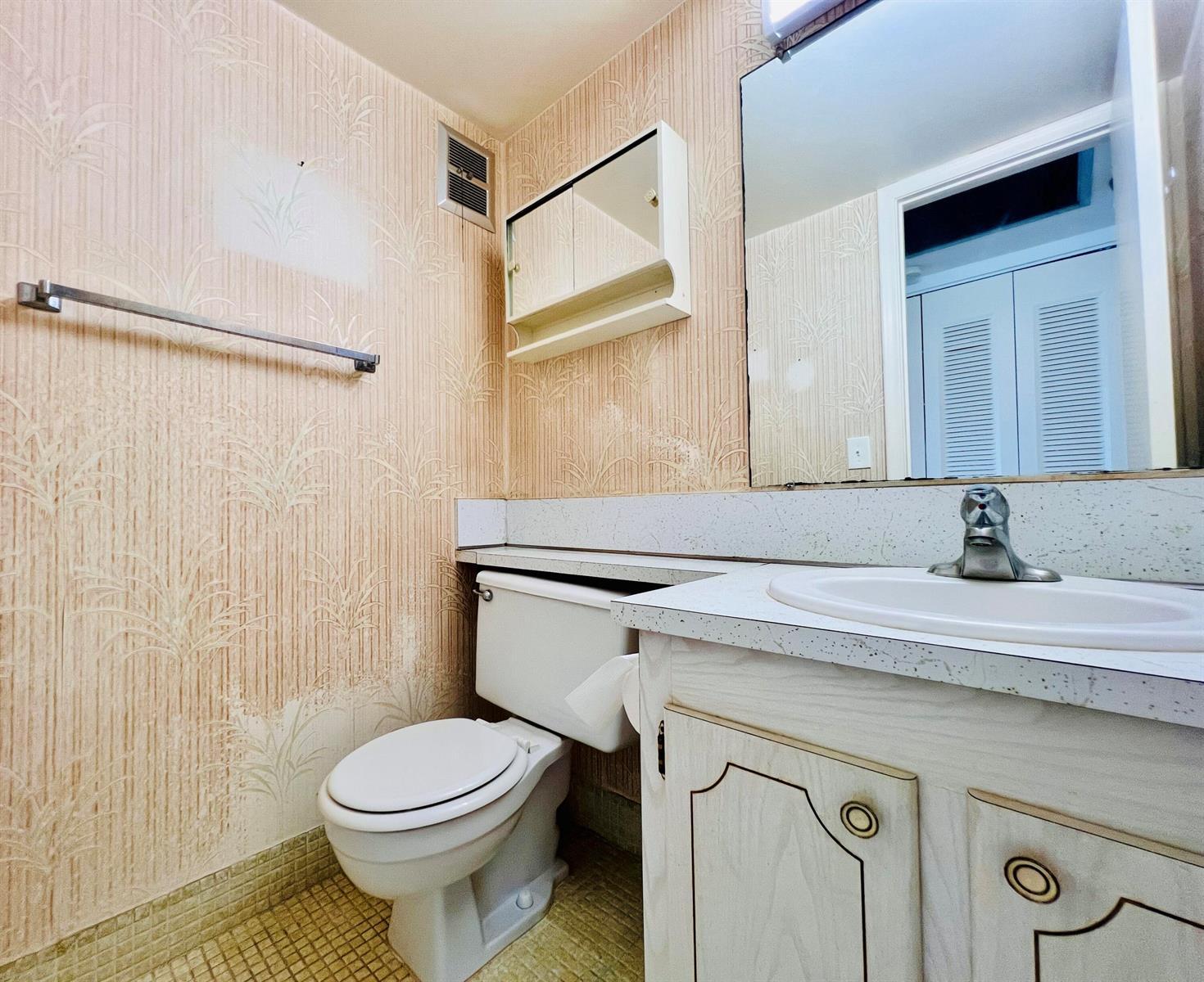 339 Windsor O, West Palm Beach FL 33417 photo 4