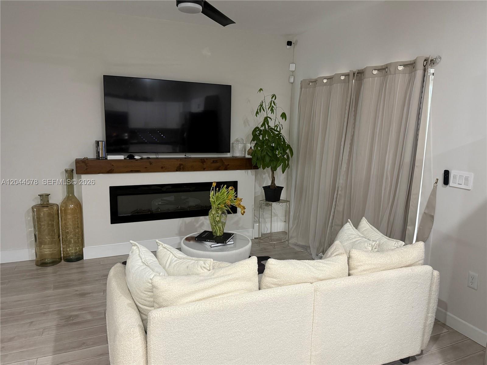 1035 NW 2nd Ave, Fort Lauderdale FL 33311 photo 2