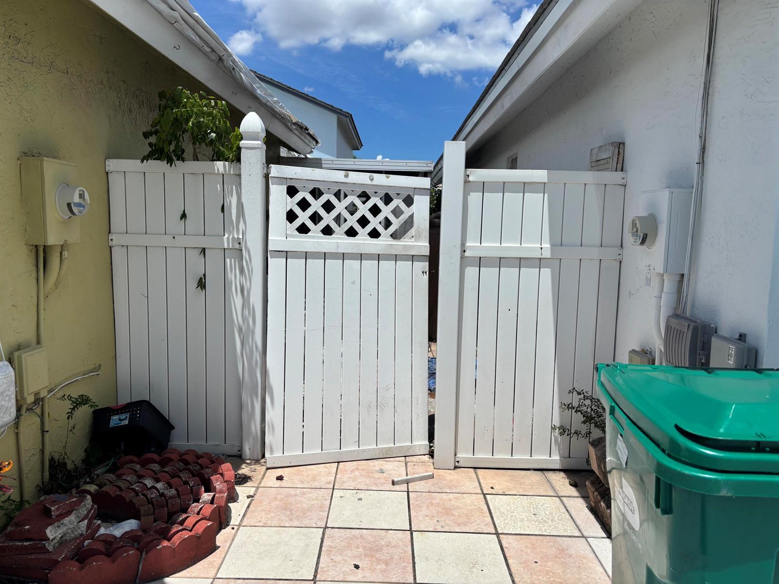 18476 NW 52nd Path, Miami Gardens FL 33055 photo 4