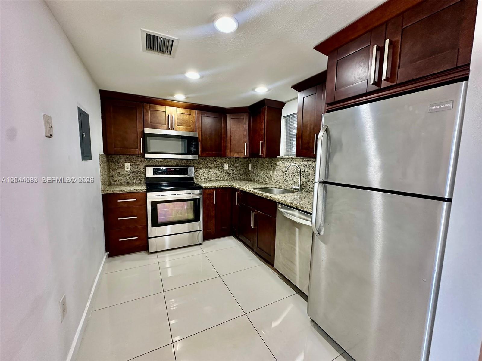 411 SW 37th Ave # 3D, Miami FL 33135