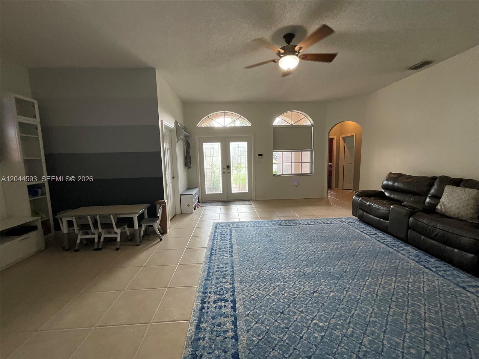 2335 SE 4th Pl, Homestead FL 33033 photo 3