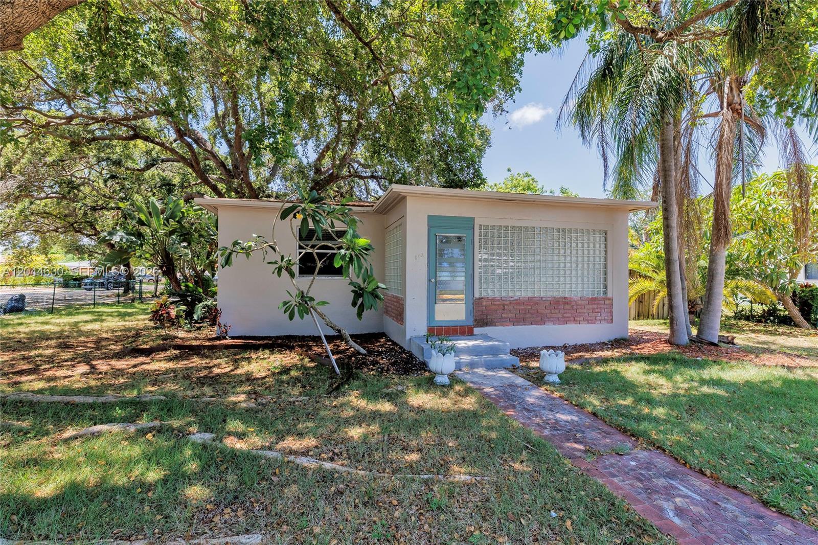 842 S 28th Ave, Hollywood FL 33020