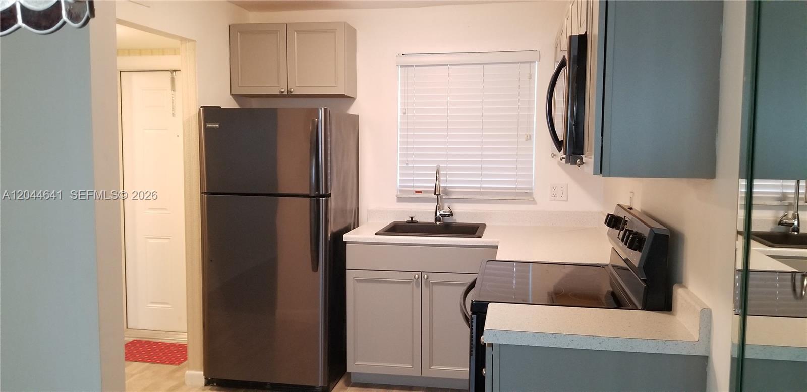8130 Sunrise Lakes Blvd # 206, Sunrise FL 33322 photo 3