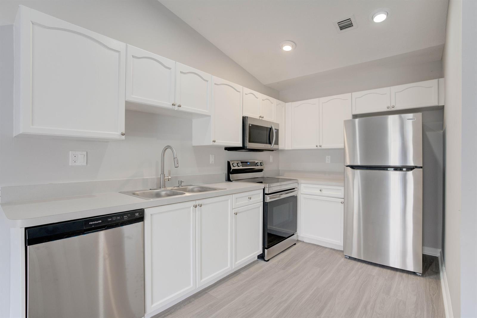 9244 Roan Lane Unit B, West Palm Beach FL 33403 photo 2