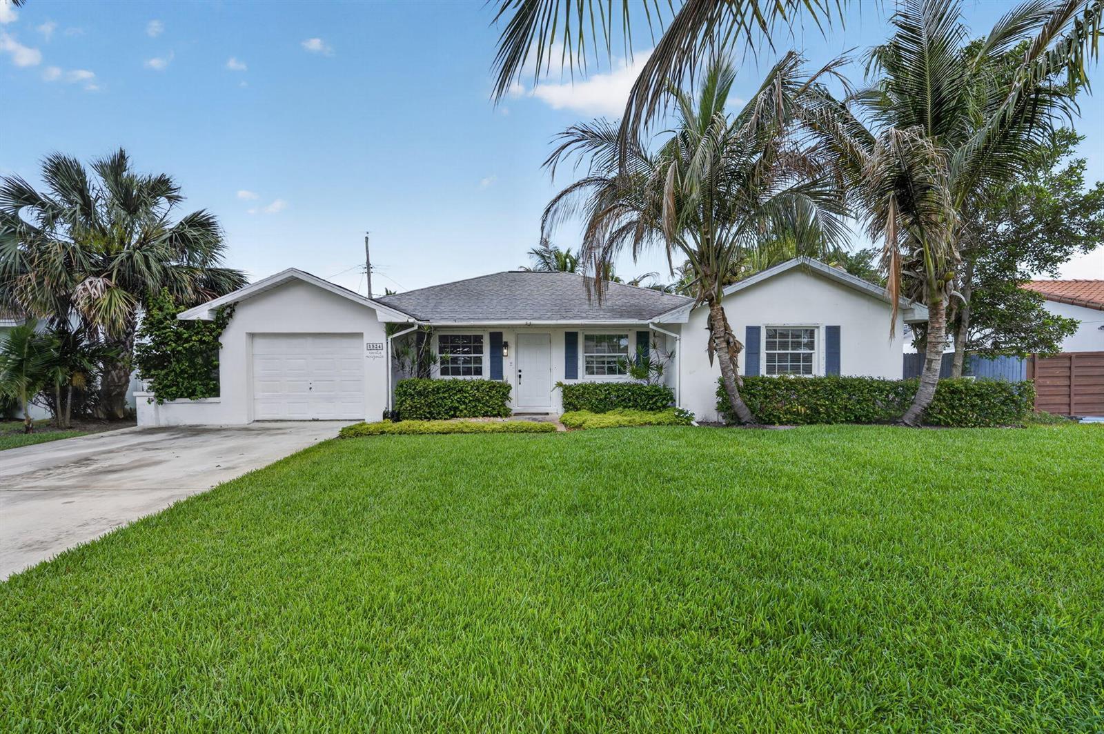 1524 Lance Road, Jupiter FL 33469 photo 2