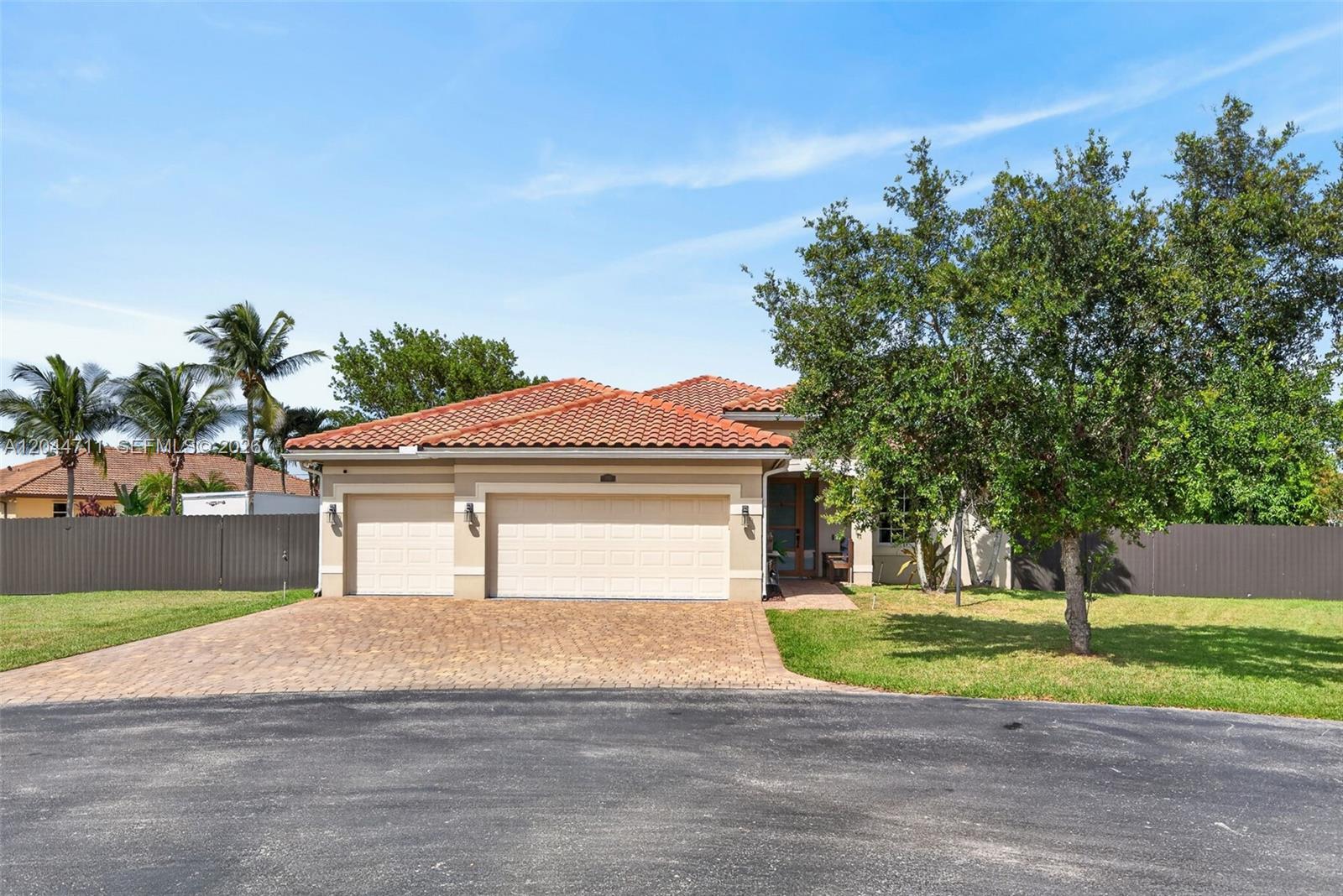 2135 NW 14th Ter, Homestead FL 33030 photo 2