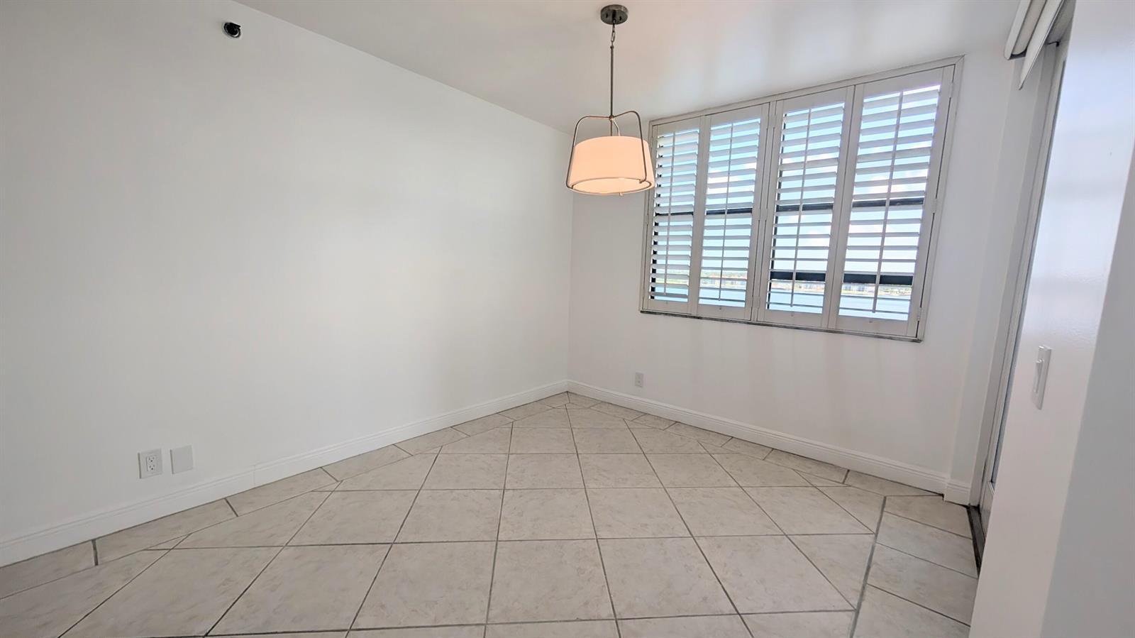105 Lake Emerald # 810, Oakland Park FL 33309 photo 4