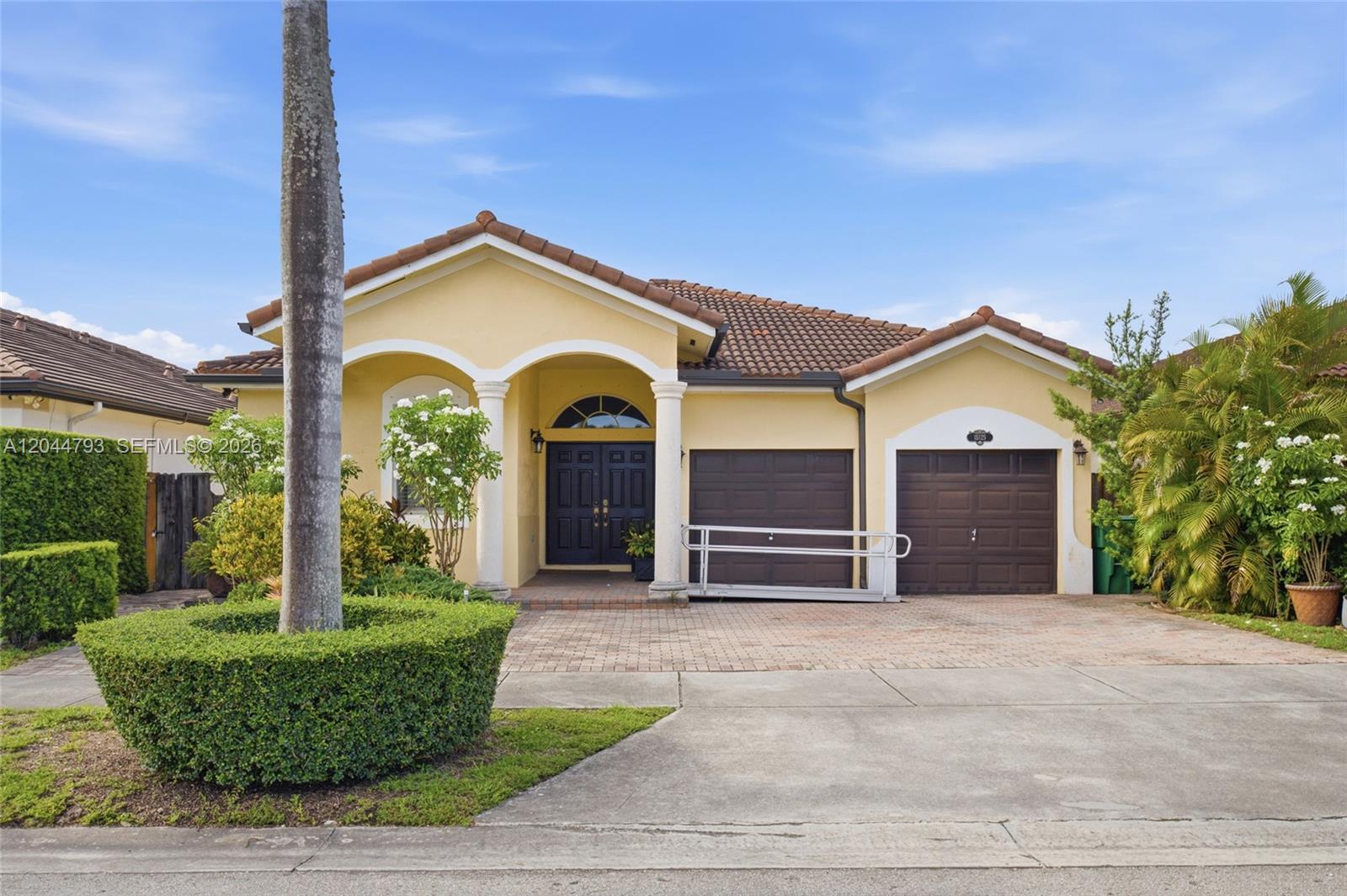 15125 SW 12th Ter, Miami FL 33194 photo 2