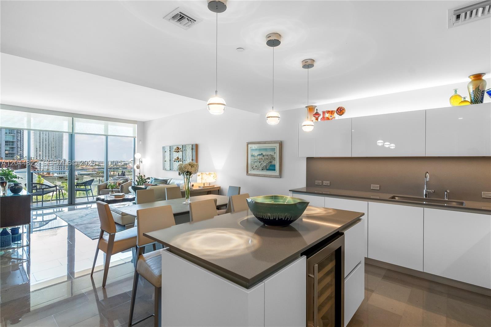 68 SE 6th St # 810, Miami FL 33131