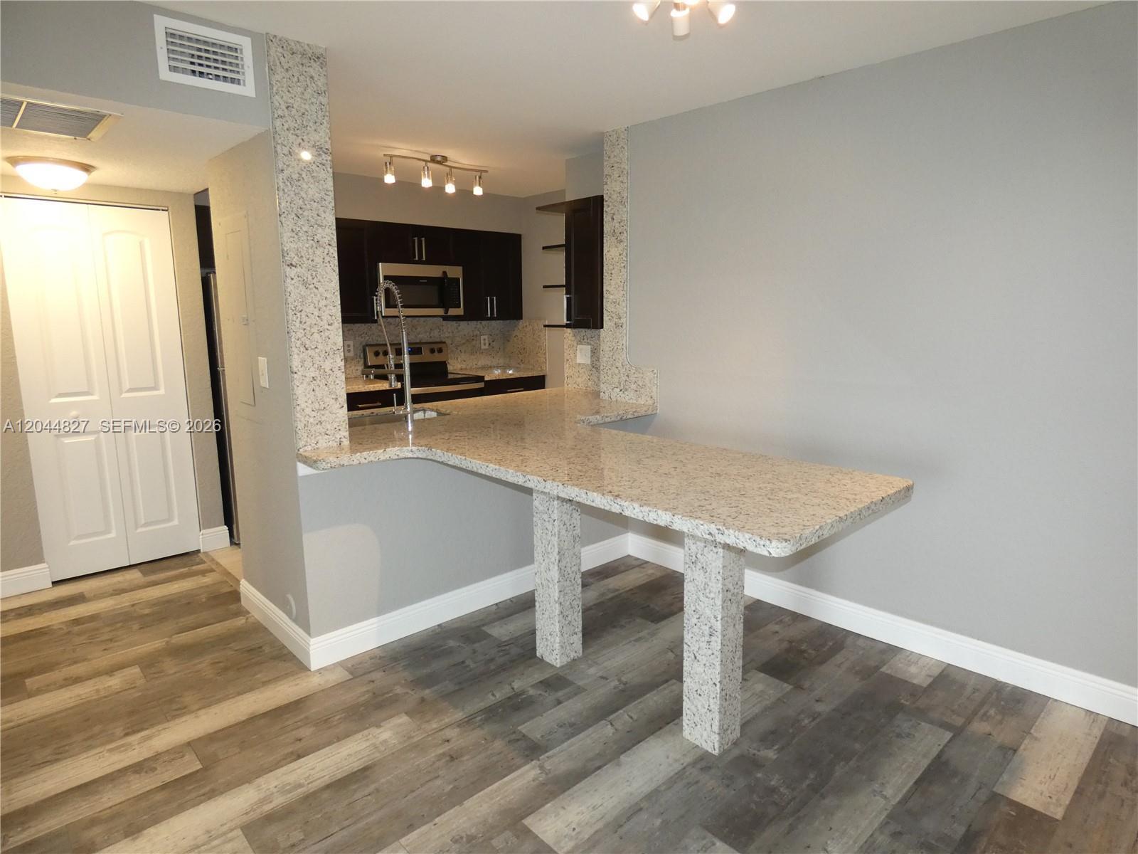2831 N Oakland Forest Dr # 101, Oakland Park FL 33309