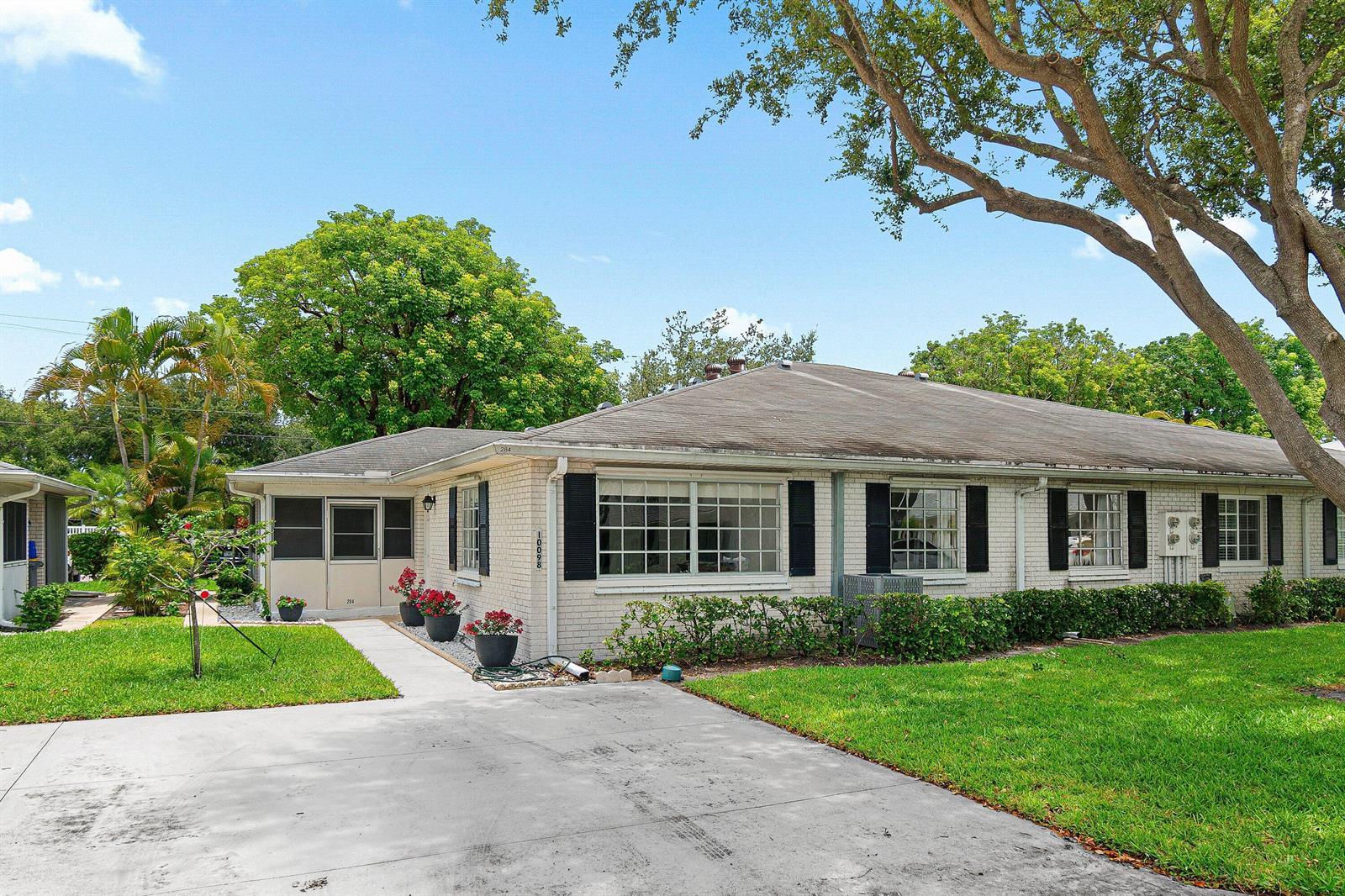 10098 S 40th Drive S, Boynton Beach FL 33436 photo 2