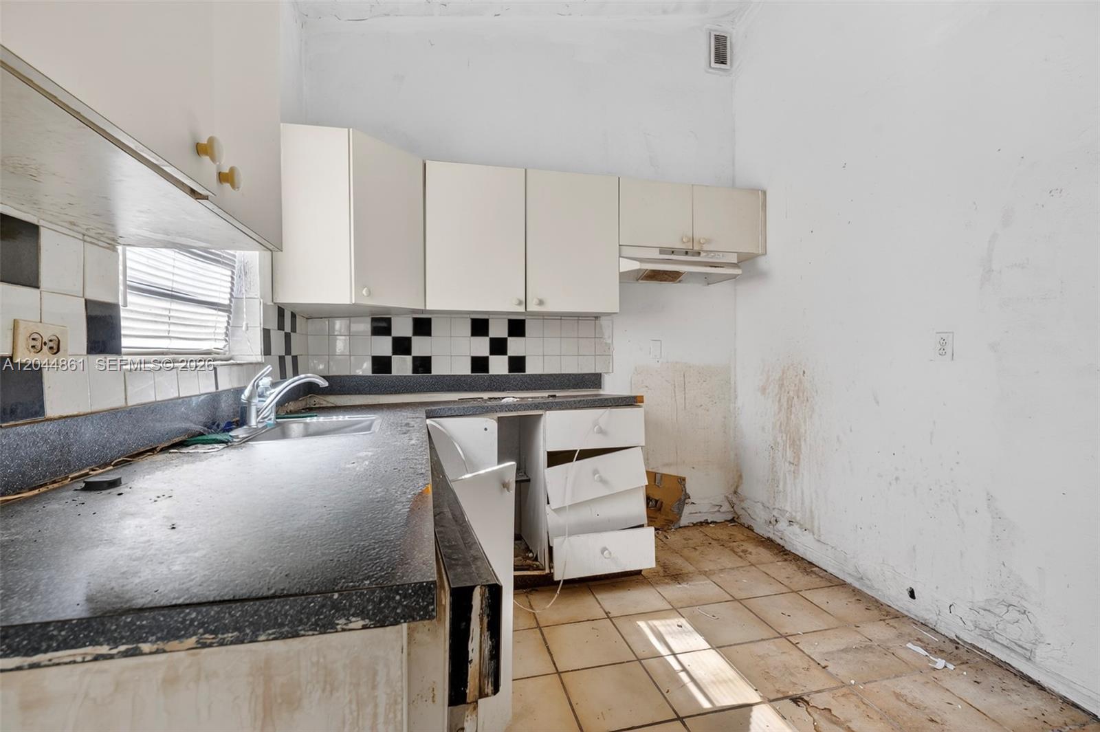 1847 NW 111th St, Miami FL 33167 photo 4
