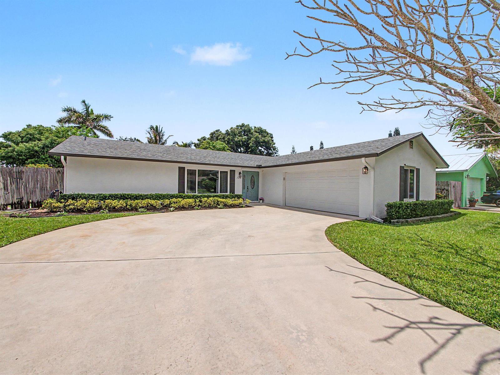 126 Chapel Lane, Tequesta FL 33469
