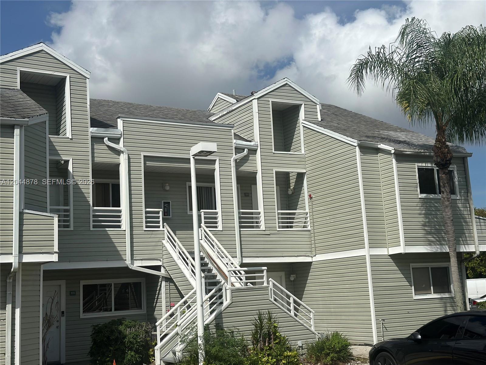 3417 NW 44th St # 206, Oakland Park FL 33309
