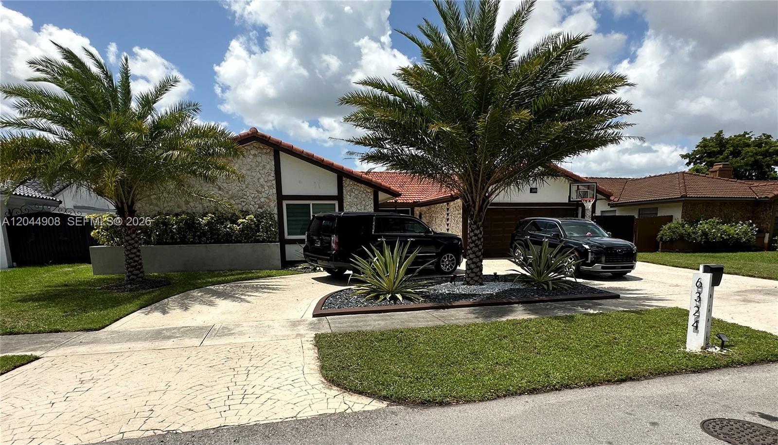 6324 NW 201st Ln, Hialeah FL 33015 photo 3