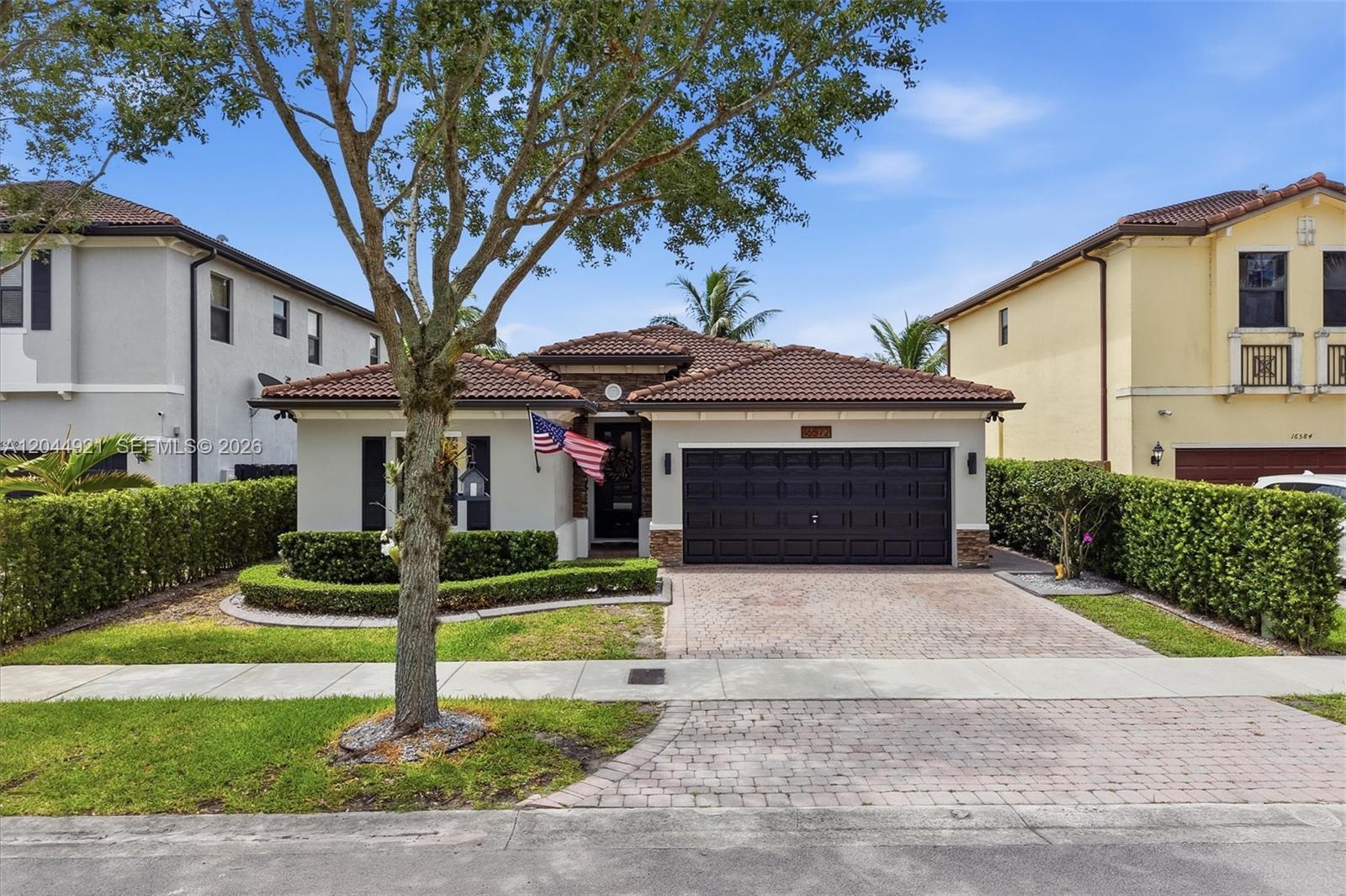 16572 SW 43rd Lane, Miami FL 33185 photo 3