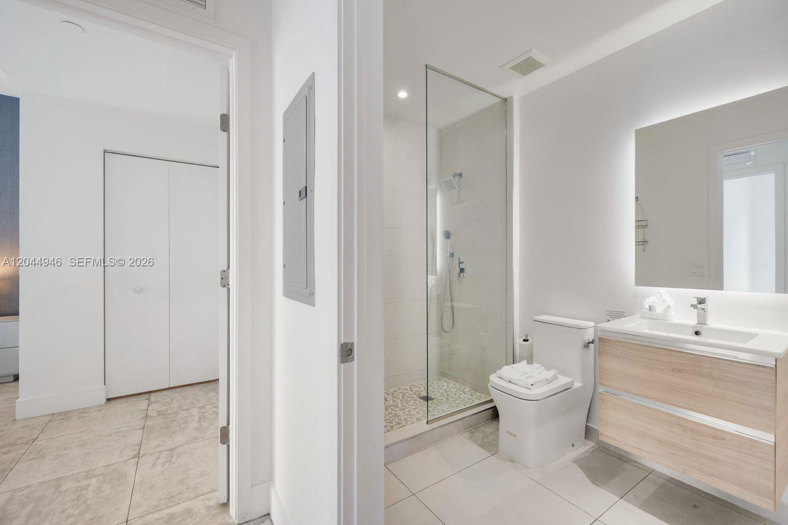 239 SW 9th St # 1801, Miami FL 33130 photo 3
