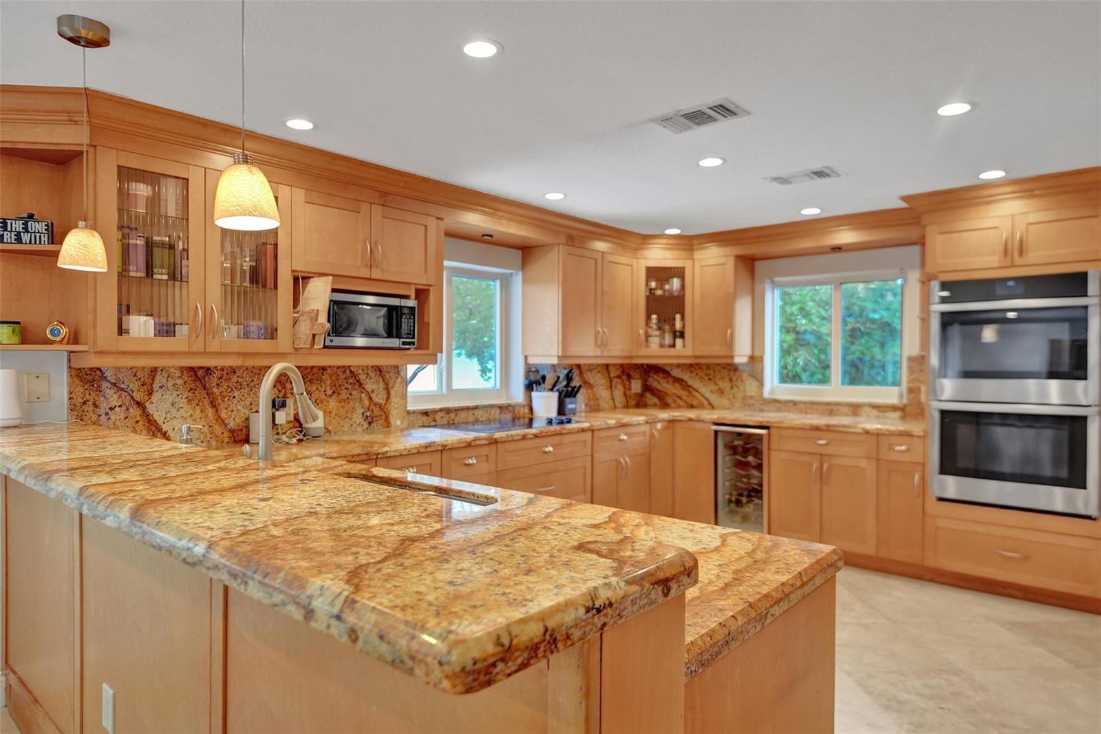 720 NW 29th Court, Wilton Manors FL 33311 photo 2