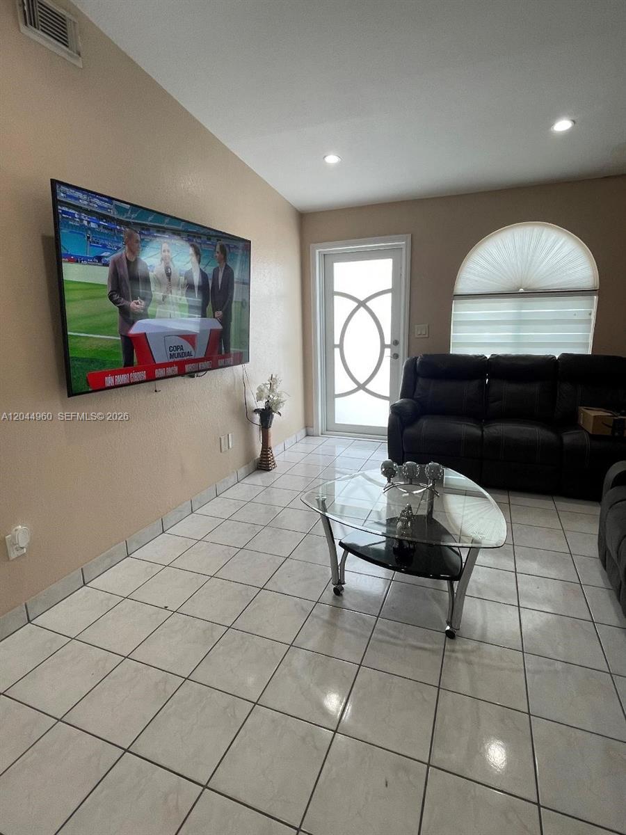 7681 NW 178th Ter, Hialeah FL 33015 photo 3
