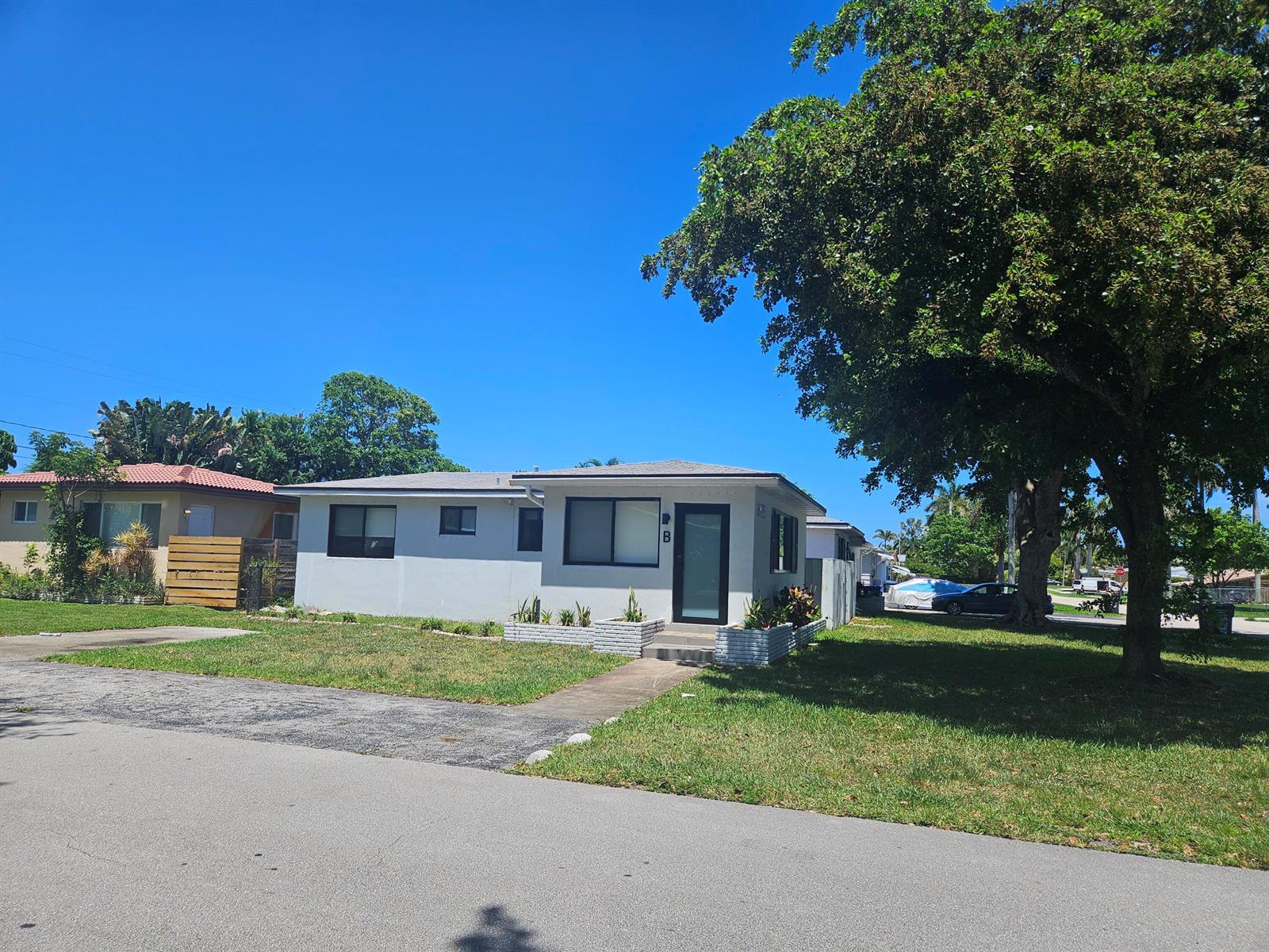 1401 N 16th Court, Hollywood FL 33020