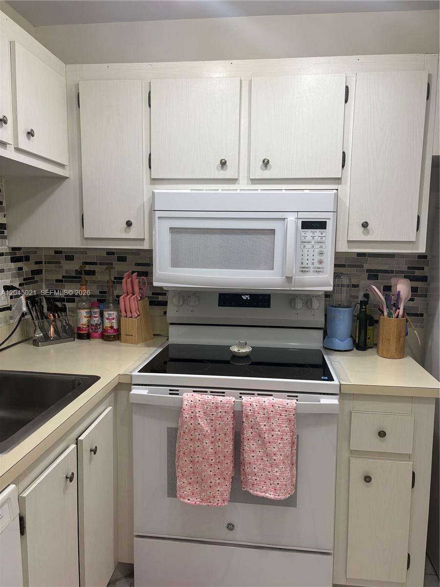 9340 Lagoon Pl # 202, Davie FL 33324 photo 2