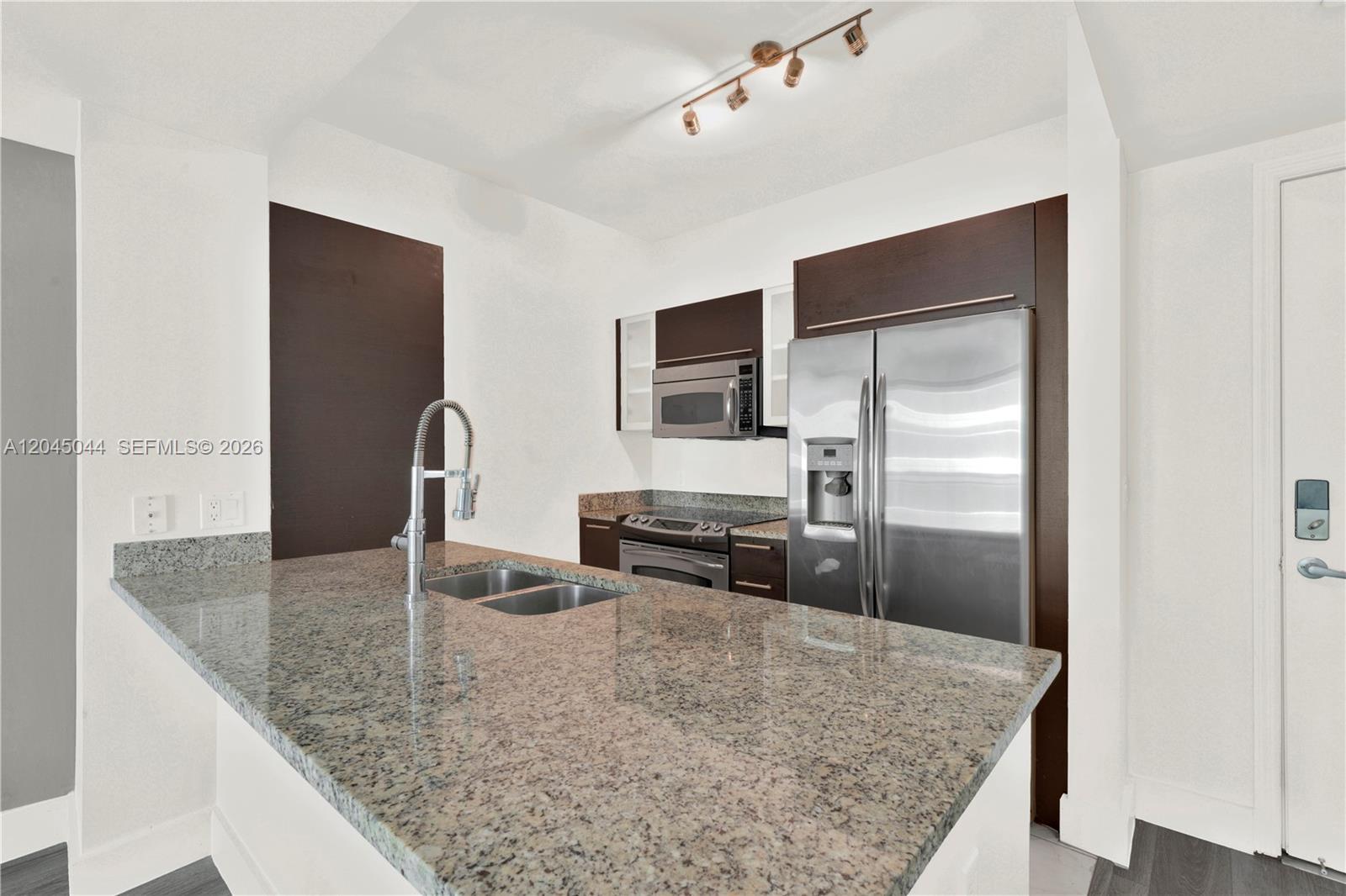 950 Brickell Bay Dr # 802, Miami FL 33131 photo 4