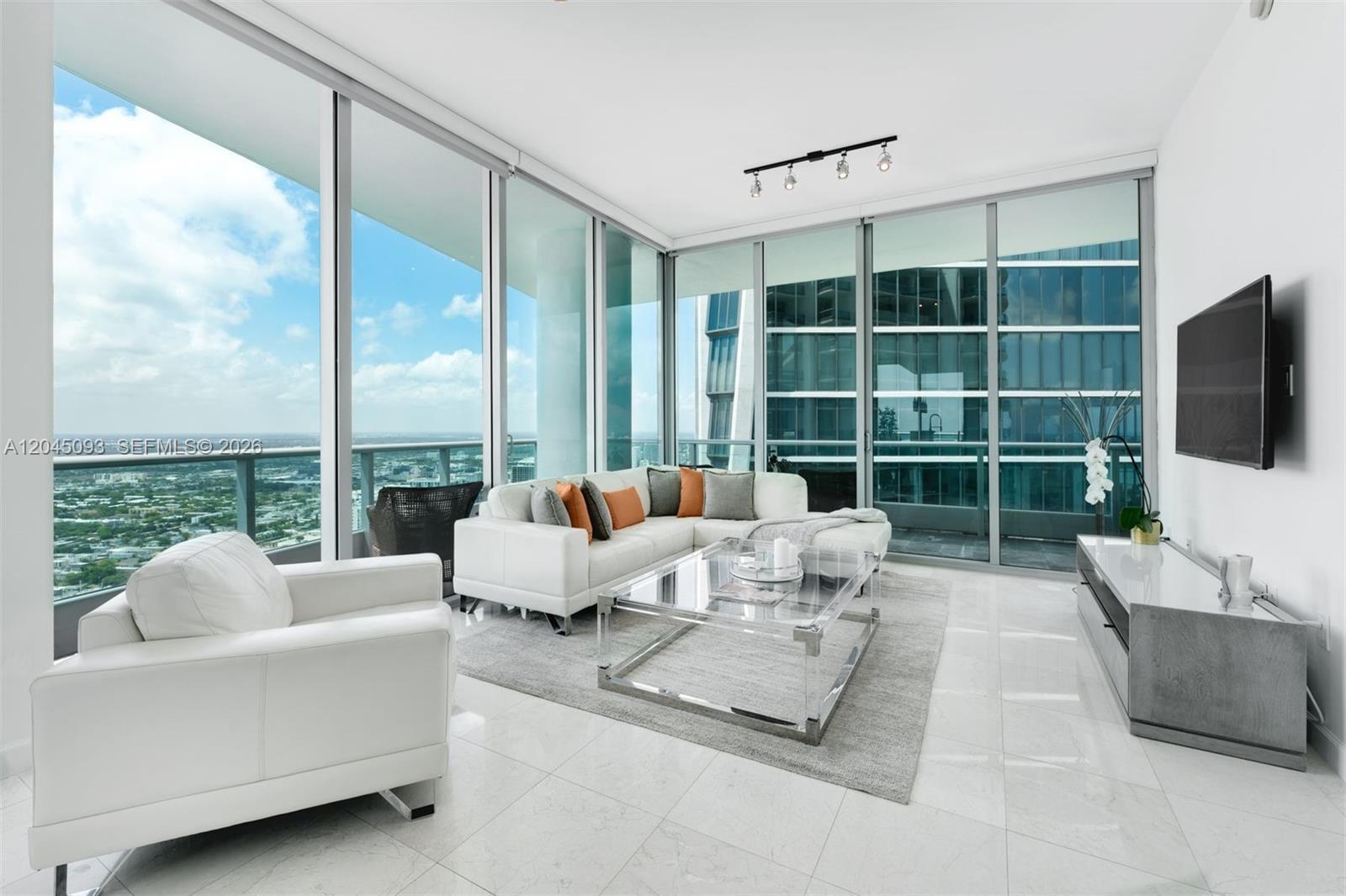 900 Biscayne Blvd # 5812, Miami FL 33132 photo 2