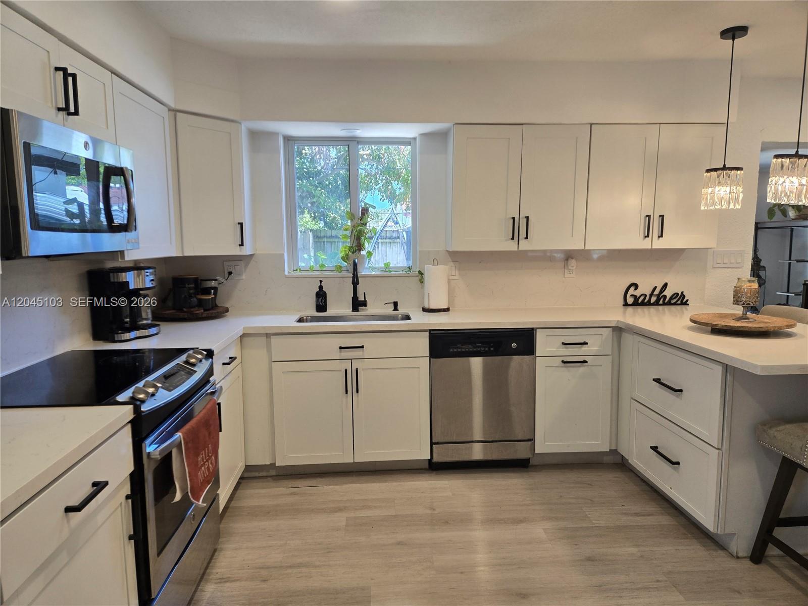 1131 N 75th Ave, Hollywood FL 33024