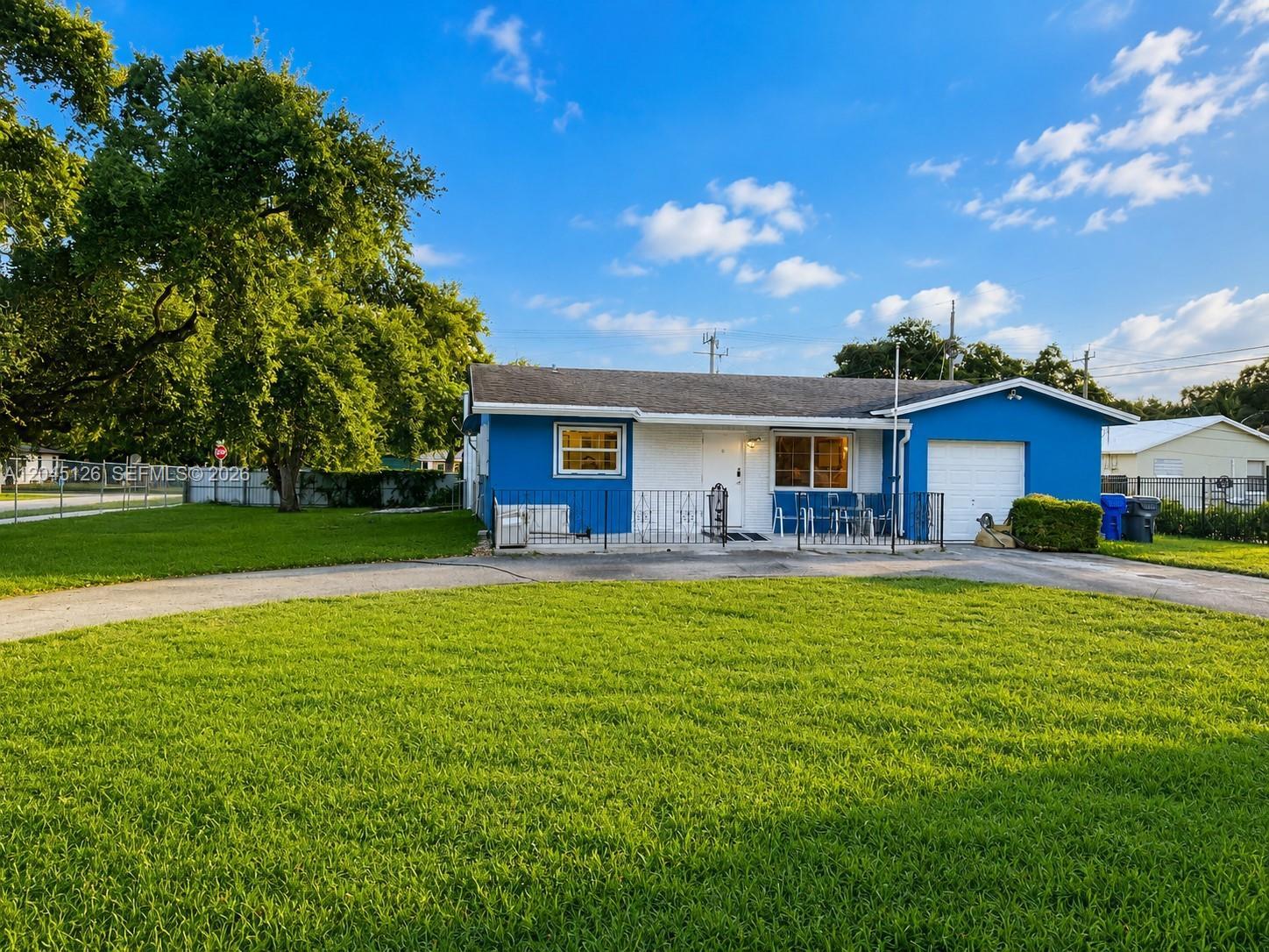 6145 Hayes St, Hollywood FL 33024