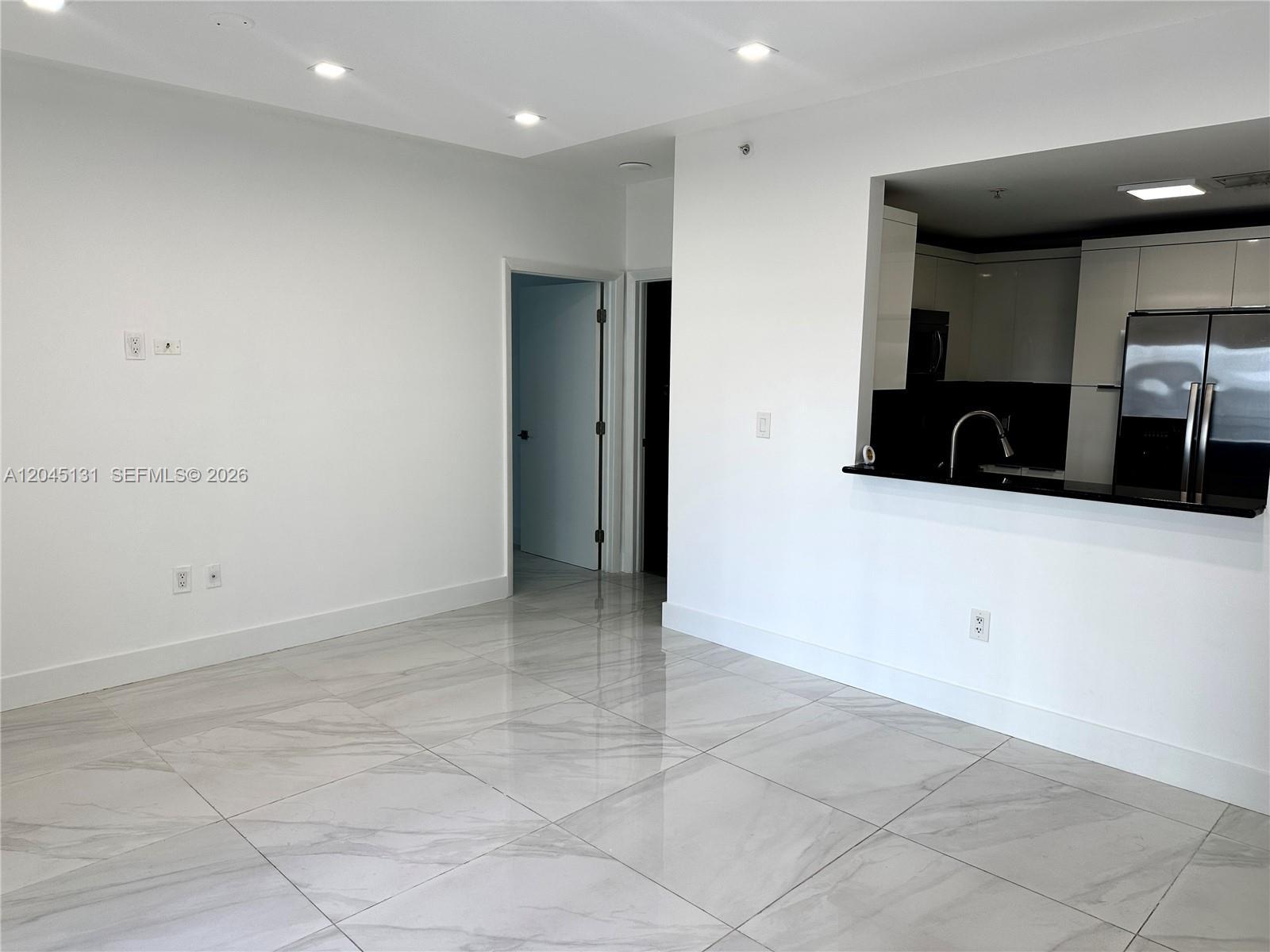 185 SE 14 Ter # 1413, Miami FL 33131 photo 2